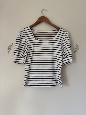 SHEIN Black and White Striped Short Puff-Sleeve Tee